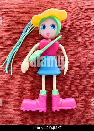 Tyumen, Russia-09 septembre 2022: Happy Meal Toy de McDonalds, Betty Spaghetti. Banque D'Images