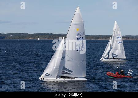 Un voilier de course de la flotte de classe Etchells dans la mer - Bacardi Cup Invitational Regatta Banque D'Images