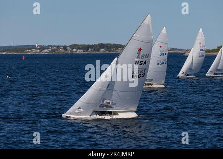 Un voilier de course de la flotte de classe Etchells dans la mer - Bacardi Cup Invitational Regatta Banque D'Images