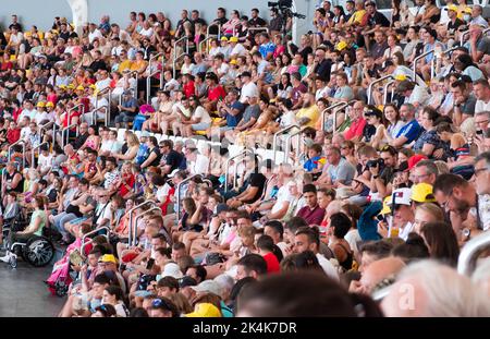 Ténérife, Espagne - août 2022 : foule de personnes, audience au spectacle de baleines Orca au Loro Parque à Tenerife Banque D'Images