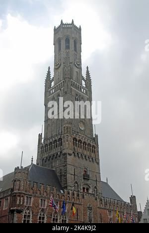 Brugge ou Bruges, Flandre Occidentale, Belgique: Belfort ou le Beffroi de Bruges, clocher médiéval sur la place du marché de Bruges. Banque D'Images