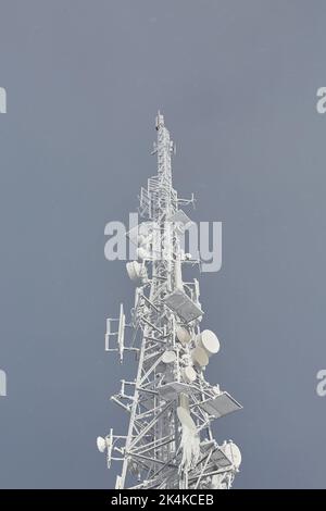 Tour émetteur gelés en hiver gel Banque D'Images