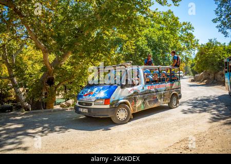 Manavgat, Turquie - 12 septembre 2022 : excursion en canyoning et rafting sur le fleuve Koprucay à Manavgat, Antalya, Turquie Banque D'Images