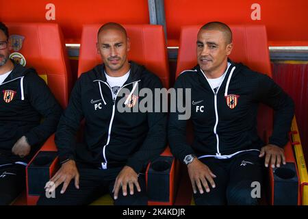 Fabio Cannavaro entraîneur de Benevento Calcio sur le banc avec son frère Paolo Cannavaro pendant le match de la série B entre Benevento Calcio et Ascoli F. Banque D'Images