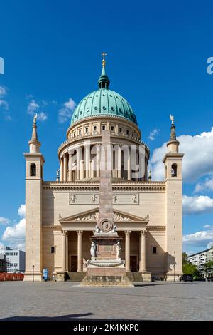 Modifier Markt avec St. Nikolaikirche et obélisque de marbre à Potsdam Banque D'Images