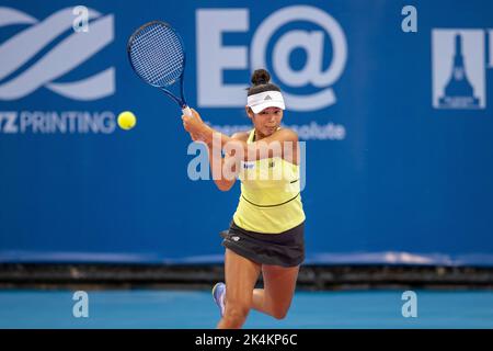 Hua Hin, Thaïlande. 03rd octobre 2022. HUA HIN, THAÏLANDE - OCTOBRE 3 : Patcharin Chaepchandej de Thaïlande pendant le deuxième tour de qualification contre Sravya Shivani Chalapudi de l'Inde lors de la TOURNÉE MONDIALE DE TENNIS CAL-COMP & XYZPRINTITF 2022 à LA VRAIE ARENA HUA HIN on 3 octobre 2022 à HUA HIN, THAÏLANDE ( Credit: peter Van der Klooster/Alamy Live News Banque D'Images