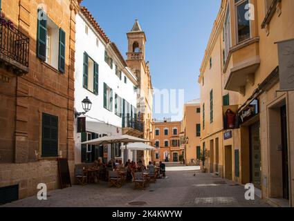 Ciutadella, Espagne - 6 septembre 2022: Ciutadella est une ville très attrayante, avec un port charmant et une vieille ville. Banque D'Images