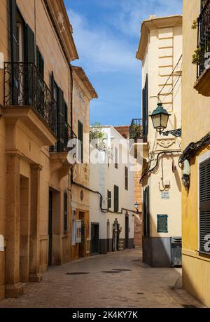 Ciutadella, Espagne - 6 septembre 2022: Ciutadella est une ville très attrayante, avec un port charmant et une vieille ville. Banque D'Images