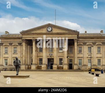 La gare de Huddersfield est située sur la place St George. Huddersfield. West Yorkshire. ROYAUME-UNI Banque D'Images