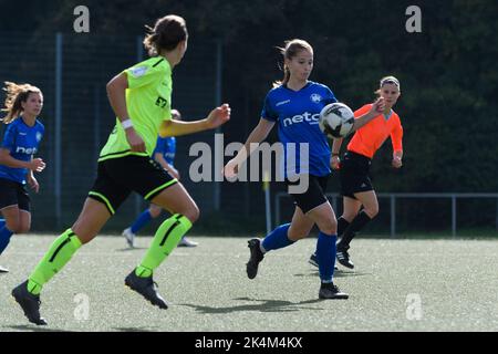 Munich, Allemagne. 03rd octobre 2022. Munich, Allemagne, octobre 3rd 2022: Lisa Floetzner (13 FFC Wacker Muenchen) pendant le match de Regionalliga Sued entre FFC Wacker Muenchen et SV 67 Weinberg à Bezirkssportanlage Untersendling, Munich. (Sven Beyrich/SPP) crédit: SPP Sport Press photo. /Alamy Live News Banque D'Images