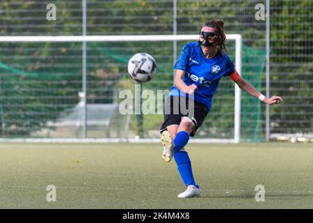 Munich, Allemagne. 03rd octobre 2022. Munich, Allemagne, octobre 3rd 2022: Sonja Kolb (12 FFC Wacker Muenchen) pendant le match de Regionalliga Sued entre FFC Wacker Muenchen et SV 67 Weinberg à Bezirkssportanlage Untersendling, Munich. (Sven Beyrich/SPP) crédit: SPP Sport Press photo. /Alamy Live News Banque D'Images