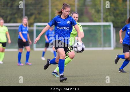 Munich, Allemagne. 03rd octobre 2022. Munich, Allemagne, octobre 3rd 2022: Lisa Floetzner (13 FFC Wacker Muenchen) pendant le match de Regionalliga Sued entre FFC Wacker Muenchen et SV 67 Weinberg à Bezirkssportanlage Untersendling, Munich. (Sven Beyrich/SPP) crédit: SPP Sport Press photo. /Alamy Live News Banque D'Images