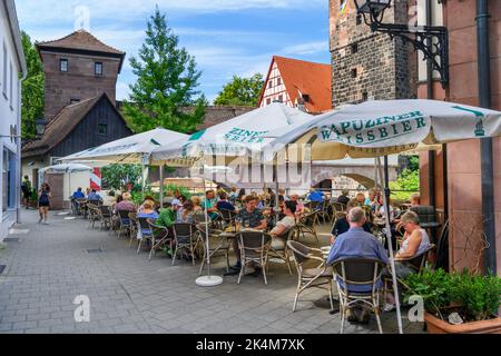 Café am Trödelmarkt dans la vieille ville (Altstadt), Nuremberg, Bavière, Allemagne Banque D'Images