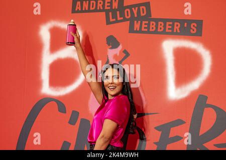 New York, États-Unis. 03rd octobre 2022. Linedy Genao, qui sera vedette dans la comédie musicale, s'est joint à Andrew Lloyd Webber pour annoncer l'ouverture de sa nouvelle comédie musicale Bad Cendrillon sur Broadway au Imperial Theatre de New York sur 3 octobre 2022. La soirée d'ouverture aura lieu sur 23 mars 2023 un jour après l'anniversaire de Sir Andrew et un jour avant la fermeture sur Broadway son autre fantôme musical de l'Opéra, assurant qu'au moins une comédie musicale de Webber se déroule sur Broadway depuis 1979. (Photo de Lev Radin/Sipa USA) crédit: SIPA USA/Alay Live News Banque D'Images