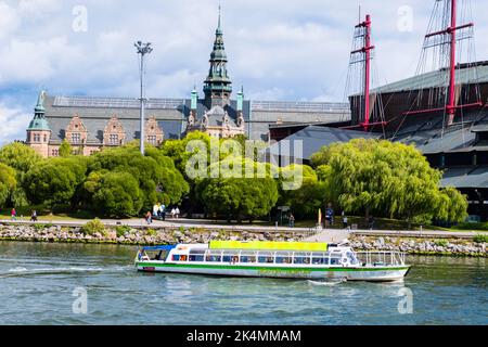 Bateau touristique à arrêts multiples, en face de Djurgården, Stockholm, Suède Banque D'Images