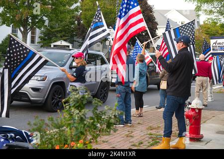 L'AMÉRIQUE SOUTIENT LE BLEU - STANDOUT United Cape Patriots. Hyannis, Massachusetts sur Cape Cod Banque D'Images