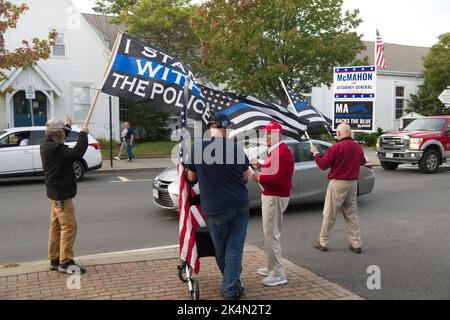 L'AMÉRIQUE SOUTIENT LE BLEU - STANDOUT United Cape Patriots. Hyannis, Massachusetts sur Cape Cod Banque D'Images