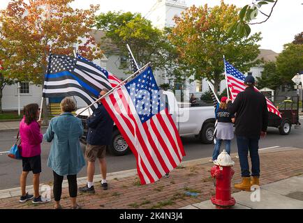 L'AMÉRIQUE SOUTIENT LE BLEU - STANDOUT United Cape Patriots. Hyannis, Massachusetts sur Cape Cod Banque D'Images