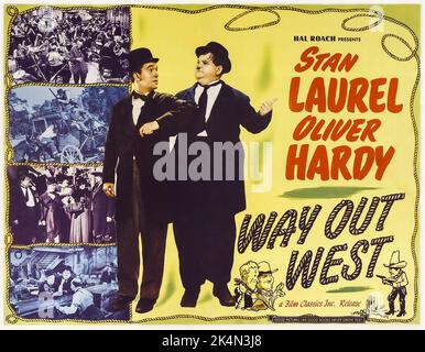 LAUREL & HARDY In 'WAY OUT WEST Vintage Comedy Hollywood Movie film Poster 1930s OLIVER HARDY et STAN LAUREL In WAY OUT WEST 1937 réalisé par JAMES W. HORNE. HAL Roache production Banque D'Images