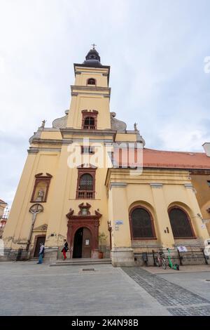 Porte d'entrée de l'église Saint-Jacques dans la ville de Trnava, Slovaquie Banque D'Images