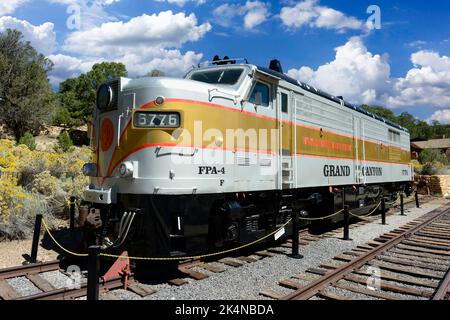 La locomotive diesel EMD F-40PH du Grand Canyon Railway à la gare du Grand Canyon en Arizona Banque D'Images