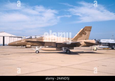 Top Gun F/A-18 sur la ligne de vol à NAS Miramar à San Diego, Californie Banque D'Images