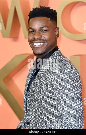 3 octobre 2022. Londres, Royaume-Uni. John Boyega arrivant à la Femme King Premiere, Odeon Luxe, Leicester Square, Londres. Crédit : Doug Peters/EMPICS/Alamy Live News Banque D'Images