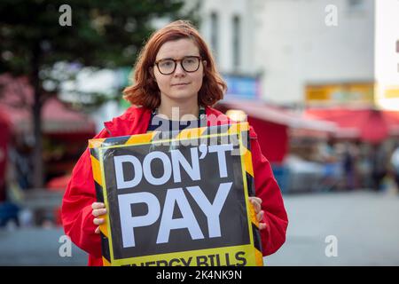 Londres, Royaume-Uni. 1st octobre 2022. Beth Williams, de l'hôtel Don't Pay Campain à l'hôtel de ville de Lewisham. Banque D'Images