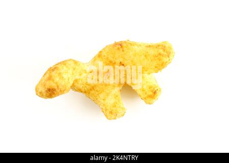 Des lèvres d'arachide en forme de dinosaure ont une bouffée isolée sur fond blanc. Nourriture pour enfants Banque D'Images