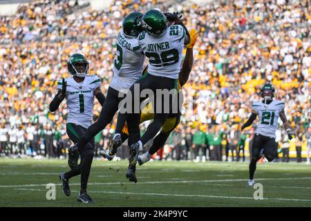 New York Jets cornerback Sauce Gardner (1) against the Buffalo Bills in an  NFL football game, Sunday, Dec. 11, 2022, in Orchard Park, N.Y. Bills won  20-12. (AP Photo/Jeff Lewis Stock Photo - Alamy