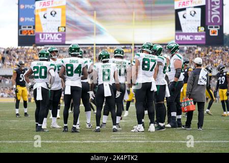 Pittsburgh, Pennsylvanie, États-Unis. 2nd octobre 2022. 2 octobre 2022 : équipe de jets pendant les Pittsburgh Steelers vs. New York Jets à Pittsburgh, Pennsylvanie au stade d'Acrisure (Credit image: © AMG/AMG via ZUMA Press Wire) Banque D'Images