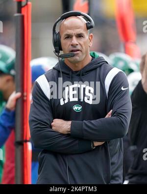 Pittsburgh, Pennsylvanie, États-Unis. 2nd octobre 2022. 2 octobre 2022 : Robert Saleh pendant les Pittsburgh Steelers vs. New York Jets à Pittsburgh, Pennsylvanie au stade d'Acrisure (Credit image: © AMG/AMG via ZUMA Press Wire) Banque D'Images