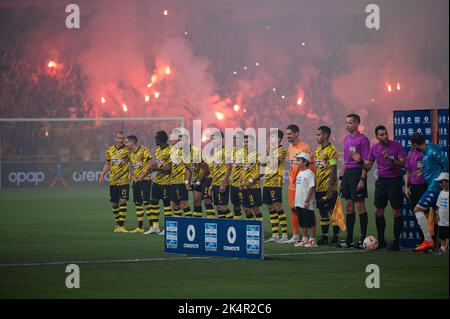 Athènes, Lombardie, Grèce. 3rd octobre 2022. AEK ATHENS FC juste avant le début du match de football de la Super League grecque entre Aek Athens FC et Ionikos FC au stade OMAP Arena d'Athènes, Grèce sur 03 octobre 2022. (Image de crédit : © Stefanos Kyriazis/ZUMA Press Wire) Banque D'Images