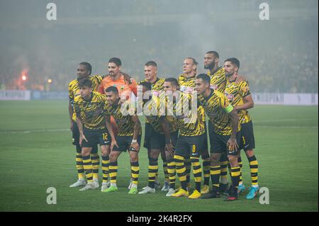 Athènes, Lombardie, Grèce. 3rd octobre 2022. AEK ATHENS FC juste avant le début du match de football de la Super League grecque entre Aek Athens FC et Ionikos FC au stade OMAP Arena d'Athènes, Grèce sur 03 octobre 2022. (Image de crédit : © Stefanos Kyriazis/ZUMA Press Wire) Banque D'Images