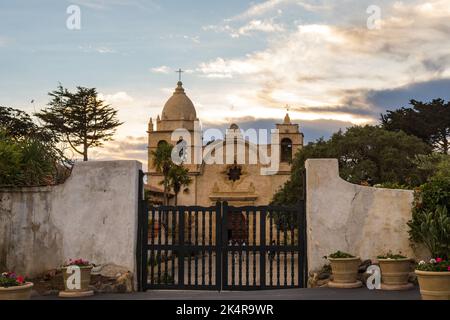 'La Carmel Mission Basilica, la mission de San Carlos Borromeo, fondée en 1770 par Junipero Serra, Carmel-by-the-Sea, California USA' Banque D'Images