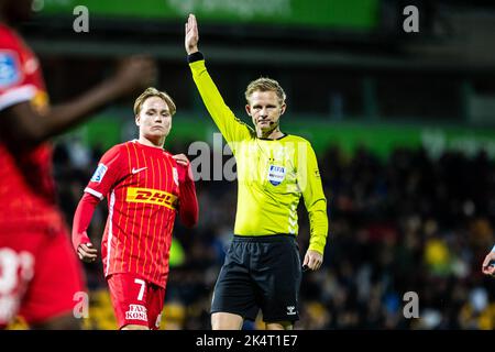 Farum, Danemark. 03rd octobre 2022. L'arbitre Jorgen Daugbjerg Burchardt a été vu lors du match Superliga 3F entre le FC Nordsjaelland et le FC Randers à droite de Dream Park à Farum. (Crédit photo : Gonzales photo/Alamy Live News Banque D'Images