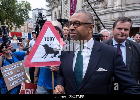 James, député adroitement, se réunit à Westminster alors que le vainqueur de la course à la direction du Parti conservateur est annoncé le 5th septembre 2022 à Londres, au Royaume-Uni. Le député de Liz Truss a gagné le concours et sera le nouveau chef du Parti conservateur et le nouveau premier ministre. Banque D'Images