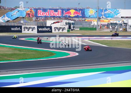 Misano, Italie - 09 septembre 2022: GP moto de Saint-Marin, les pilotes Bagnaia, Vinales, Bastianini, Marini et Quartararo s'attaquent à une chicane avec Ducati, Banque D'Images