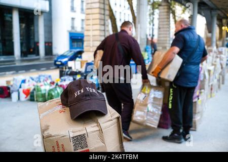 Départ et arrivée des marchandises en provenance et à destination de l'Ukraine, au boulevard Vincent Auriol, gare de Chevaleret, à Paris, France, sur 2 octobre, 2022. Photo de Patricia Huchot-Boissier/ABACAPRESS.COM Banque D'Images