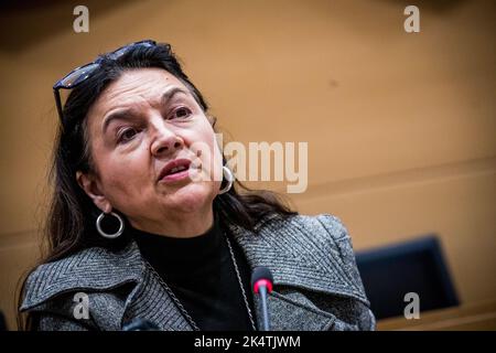 Marie-Christine Marghem de M. est vue lors d'une réunion de la Commission de chambre énergie, environnement et climat au Parlement fédéral à Bruxelles, le mardi 04 octobre 2022. La commission discute aujourd'hui de l'impôt sur les bénéfices excédentaires, des négociations avec Engie et le Conseil des ministres européens de l'énergie. BELGA PHOTO JASPER JACOBS Banque D'Images