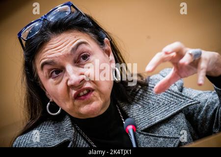 Marie-Christine Marghem de M. est vue lors d'une réunion de la Commission de chambre énergie, environnement et climat au Parlement fédéral à Bruxelles, le mardi 04 octobre 2022. La commission discute aujourd'hui de l'impôt sur les bénéfices excédentaires, des négociations avec Engie et le Conseil des ministres européens de l'énergie. BELGA PHOTO JASPER JACOBS Banque D'Images