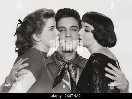 Dolores Hart, Elvis Presley et Caroline Jones dans 'King Creole' (Paramount, 1958). Photo publicitaire. Banque D'Images