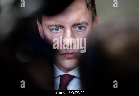 2022-10-04 14:38:56 LA HAYE - Henk Nijboer (PvdA) explique la démission de la présidence pendant l'heure hebdomadaire des questions à la Chambre des représentants. ANP BART MAAT pays-bas hors - belgique hors Banque D'Images