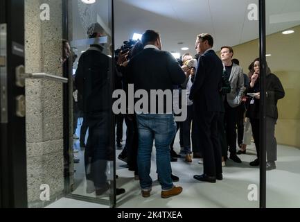 2022-10-04 14:43:07 LA HAYE - Henk Nijboer (PvdA) explique la démission du Présidium pendant l'heure hebdomadaire des questions à la Chambre des représentants. ANP BART MAAT pays-bas hors - belgique hors Banque D'Images