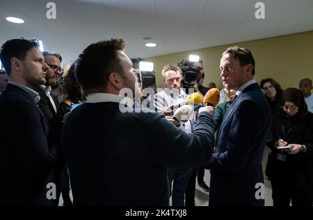 2022-10-04 14:43:58 LA HAYE - Henk Nijboer (PvdA) explique la démission du Présidium pendant l'heure hebdomadaire des questions à la Chambre des représentants. ANP BART MAAT pays-bas hors - belgique hors Banque D'Images