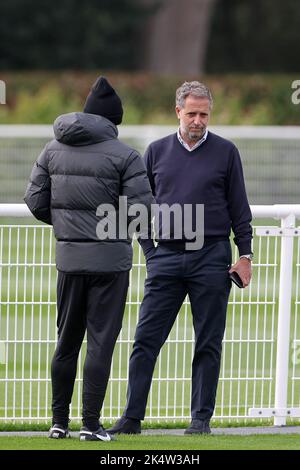 Tottenham Hotspur Directeur général du football Fabio Paratici sur le terrain d'entraînement du club. Ancien directeur sportif de Juventus et de Sampdoria Banque D'Images