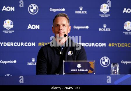 Luke Donald, capitaine de la coupe Ryder européenne, lors d'une conférence de presse à l'hôtel Cavalieri, Rome. La Ryder Cup 2023 aura lieu au Marco Simone Golf and Country Club, vendredi 29 septembre 2023 – dimanche 1 octobre 2023. Date de la photo: Mardi 4 octobre 2022. Banque D'Images