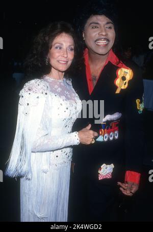 **PHOTO DE FICHIER** Loretta Lynn est décédée. Loretta Lynn Little Richard 1994 photo de Michael Ferguson/PHOTOlink.net/MediaPunch Banque D'Images