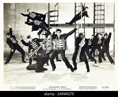 Elvis Presley à Jailhouse Rock (MGM, 1957). Publicité toujours. Colorisé. Célèbre scène de danse en prison. Banque D'Images
