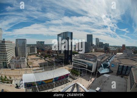 La vue depuis le sommet de la bibliothèque de Birmingham - le jardin secret sur le 7th étage de la bibliothèque, Birmingham Royaume-Uni - avec une vue magnifique sur la ville. Affichage Banque D'Images